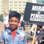 Seorang anak ikut dalam Gerakan Anti Miras (Genam) yang dideklarasikan di Bundaran Hotel Indonesia Jakarta Minggu (2/9). (Foto: Ujang Komar)