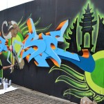 Salah satu penggiat graffiti asal Singapura membuat tema Wayang pada Festival Jerin 2013. (Foto: Fajrul Islam)