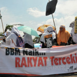 Massa HTI melakukan aksi unjuk rasa menolak kenaikan BBM di depan Istana Negara, Jakarta Pusat. (Foto: Fajrul Islam/SuaraJakarta)