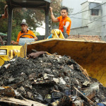 Kerja Bakti Membersihkan Sampah Kebakaran. (Foto: Ujang Komar/SuaraJakarta)