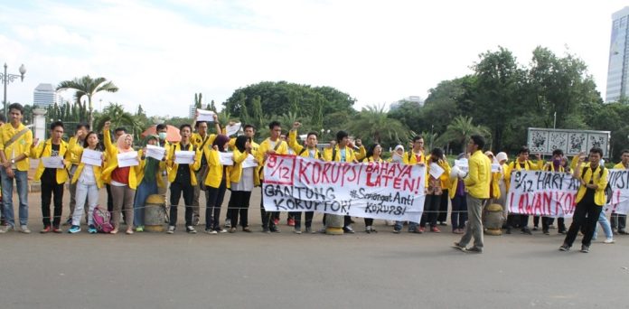 suara jakarta Mahasiswa UI Gantung koruptor di Hari Anti korupsi
