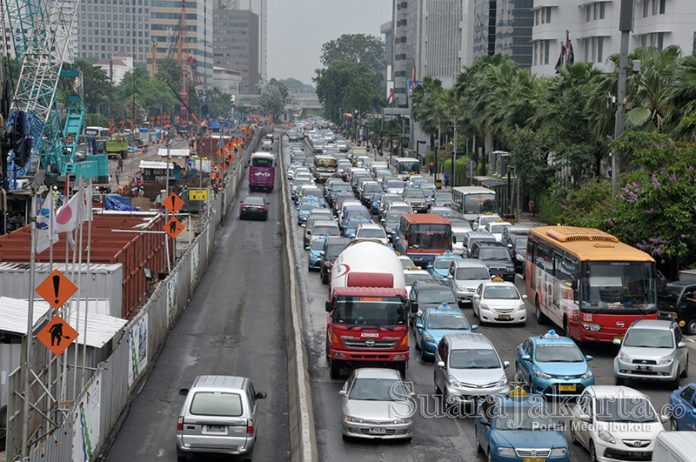 suara-jakarta-suasana-lalu-lintas-jalan-mh-thamrin-menuju-bundaran-hotel-indonesia