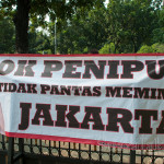 spanduk-ahok-penipu-tidak-pantas-pimpin-jakarta