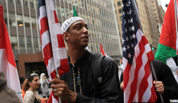 Pemuda Amerika  Ini Memeluk Ajaran Islam  Karena Dinilainya 